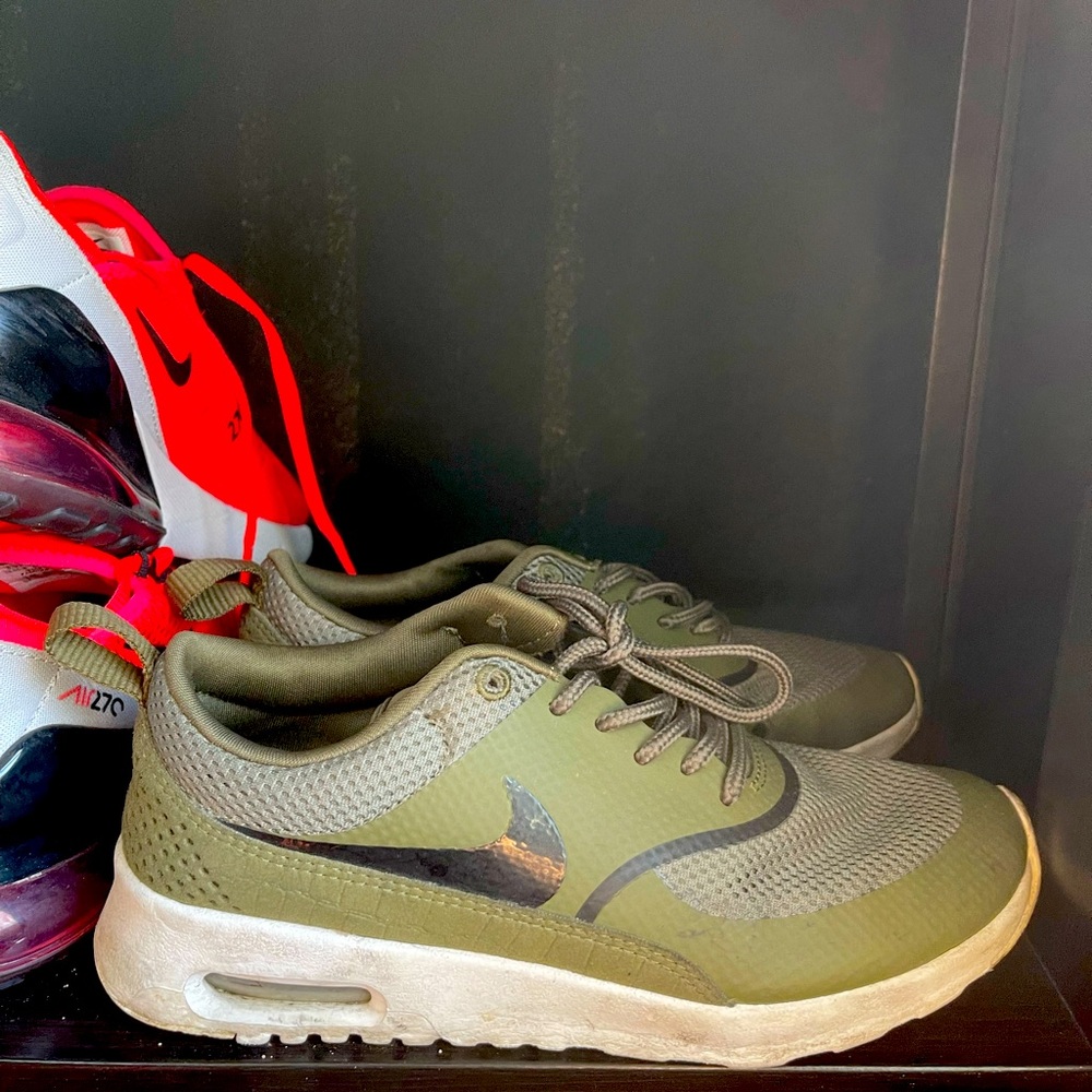 Sneakers